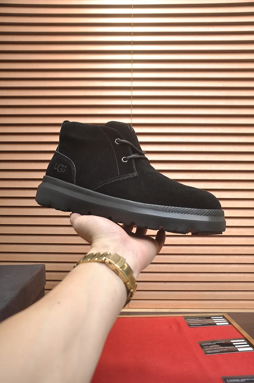 Men's shoes 💰500💶【UGG】(full genuine wool lining) Please pay attention to the quality of the original order and compare the thickness of the wool 🏮🏮Hot style Martin boots from Australia's warm luxury brand men's shoes, official website synchronization, Beckham men's style..., made of imported top-layer waxed cowhide, waxed toe, Australian real wool velvet lining Carefully sewn...Imported rubber Martin boots outsole (comfortable, soft and wear-resistant). I really like the quality...Exquisite workmanship, you can't put it down once you see it. Code number 39-44